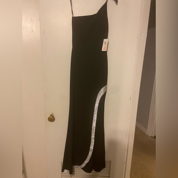 Dillards Black Prom Dress New, Never Worn - Picture 2 of 2